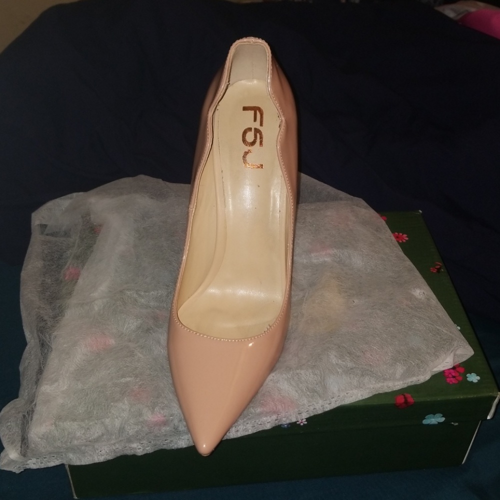 Shoes - Picture 4 of 4
